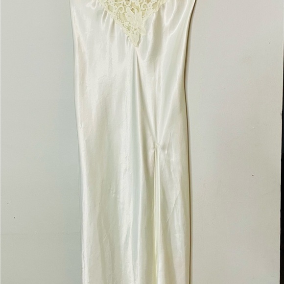 VTG Victoria's Secret Ivory Satin Lace Chemise Size M - Picture 5 of 10
